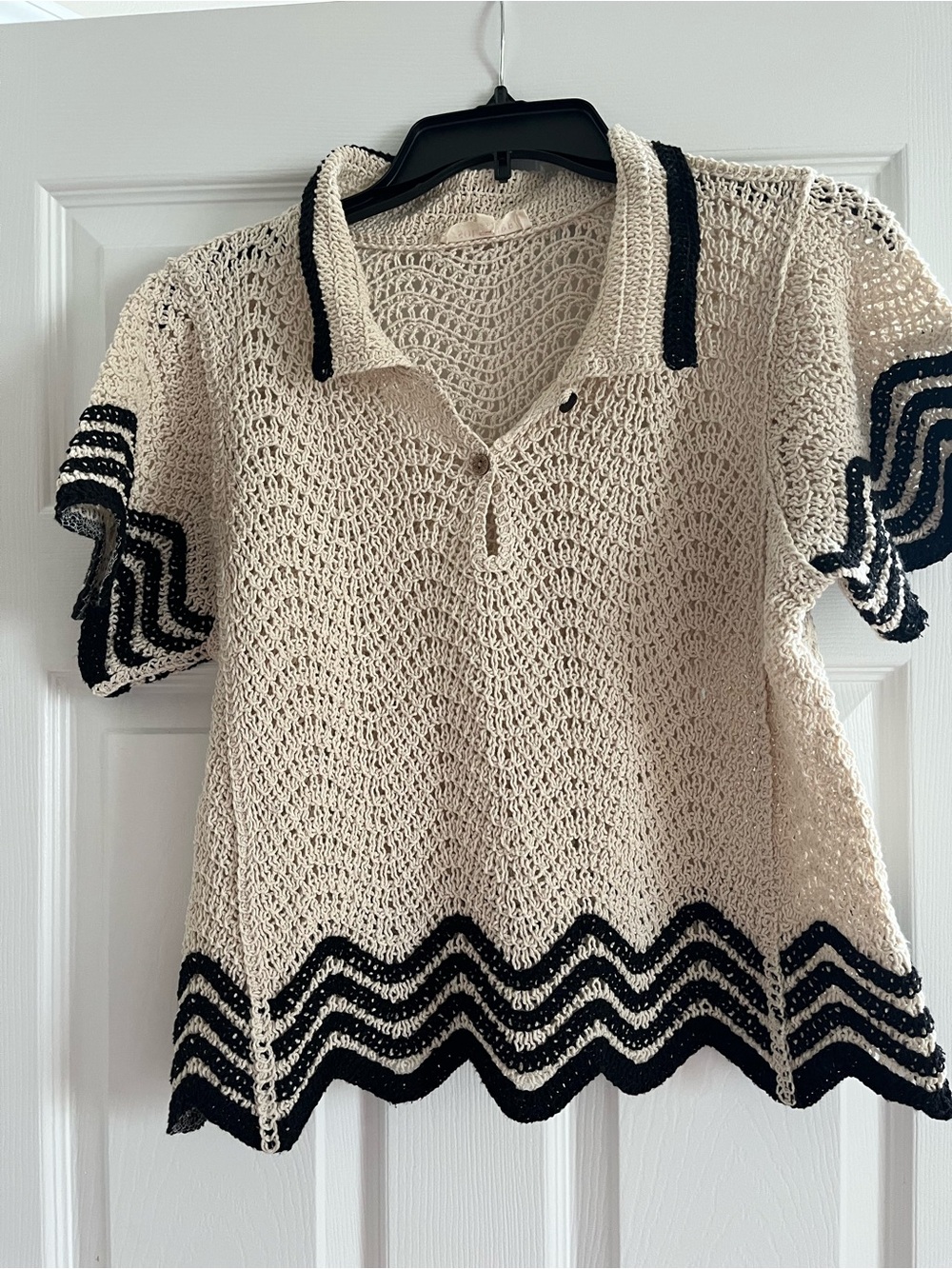 Solitaire Cream Knit Polo Top with Black Wave Trim - Size M